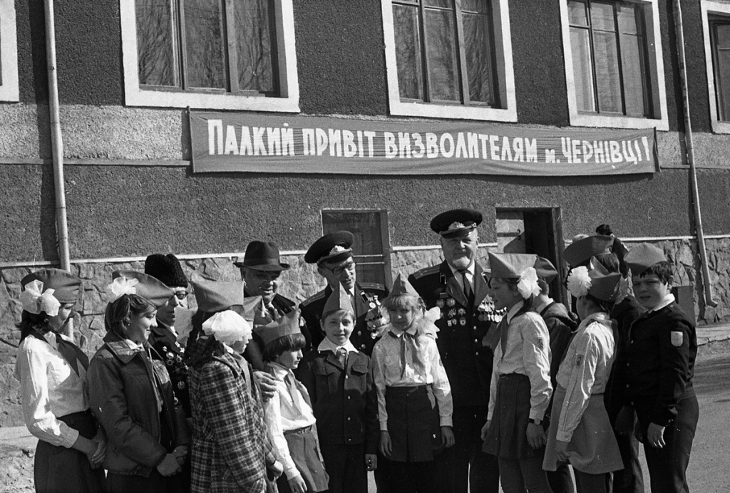 12 Праздник 40-летия в Черновцах 1984г.jpg